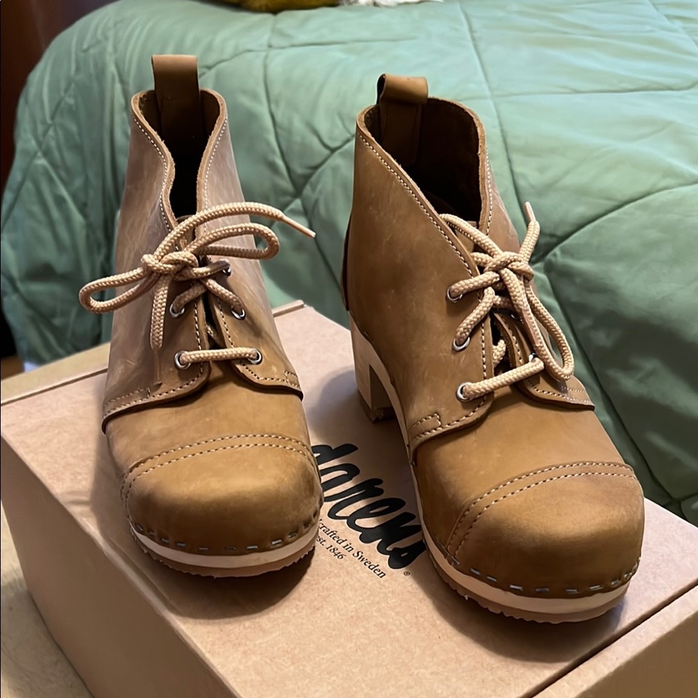Stylish Tan Clog Ankle Boots 38